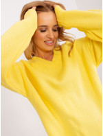 Žluté pletené šaty s vlnou