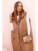 Dámská prošívaná vesta Plus Size s kapucí na zip camelová