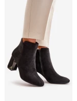 Zateplené Kotníkové Boty Na Podpatku S Zrcadlovým Prvkem Černé Silvare