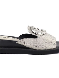 Dámské žabky na nízkém podpatku ve stříbrné barvě M.Daszynski MR2267-7