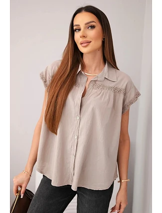 Dámská bavlněná košilová halenka s krajkou a krátkým rukávem fango Dámská bavlněná košilová halenka s krajkou a krátkým rukávem fango