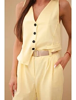 Dámský elegantní komplet s vestou na knoflíky a kalhotami žlutý