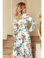 Dámské maxi šaty s volánkem, výstřihem a se vzorem barevných růží a světle modrých ptáčků model 7404387 Dámské maxi šaty s volánkem, výstřihem a se vzorem barevných růží a světle modrých ptáčků model 7404387