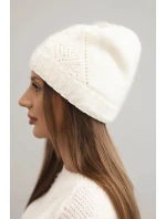 Dámská zimní čepice z vlny a s geometrickým vzorem K479 ecru