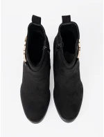 Exkluzívní černé kotníčkové boty dámské na klínku Exkluzívní černé kotníčkové boty dámské na klínku