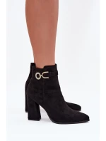 Dámské zateplené kotníkové botky z eko semiše na sloupku s ozdobou – černé Lymall
