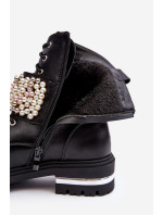 Zateplené dámské kotníkové boty zdobené černými Venizi