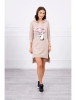 Šaty s delšími zády a barevným potiskem béžové barvy