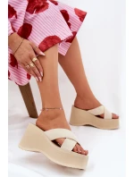 Dámské Pantofle Na Klínu A Platformě Béžové Sevolee
