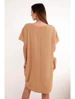 Šaty s kapsami a přívěskem Velbloud