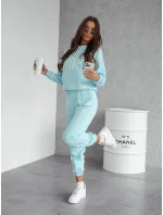 Světle modrý dámský teplákový komplet - mikna se stojáčkem a kalhoty (82162) Světle modrý dámský teplákový komplet - mikna se stojáčkem a kalhoty (82162)