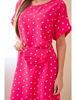 Dámské šaty s puntíky s krátkým rukávem a kabelkou fuchsiová