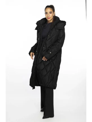 Černá dámská zimní prošívaná dlouhá bunda s kapucí Ann Gissy (AG9-9001)