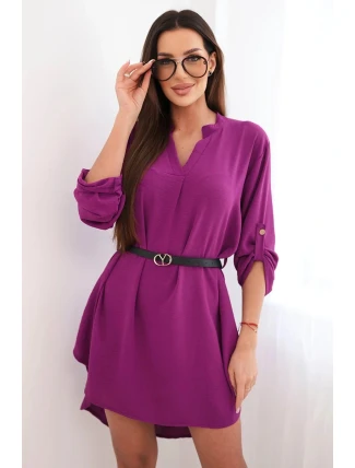 Šaty s delšími zády a páskem tmavě fialová