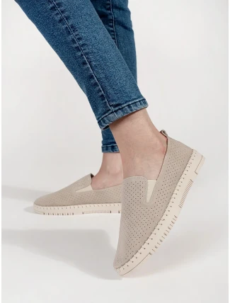 Originální dámské hnědé mokasíny na plochém podpatku Originální dámské hnědé mokasíny na plochém podpatku