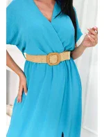 Dlouhé šaty s ozdobným páskem tyrkys