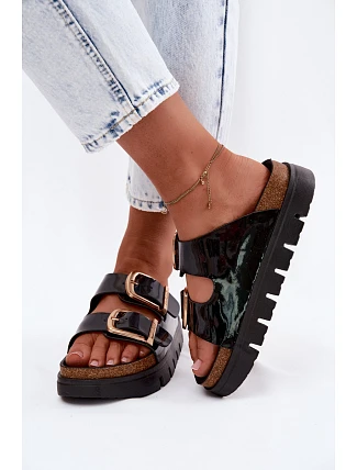 Lakované dámské pantofle na platformě se zlatými klipsy Lee Cooper LCW-26-35-4459L Černé