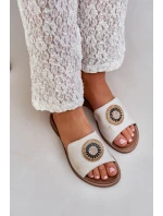 Kožené Pantofle S Dekorací Na Plochém Podpatku Zlato Ošoupané Lewski 3047/O