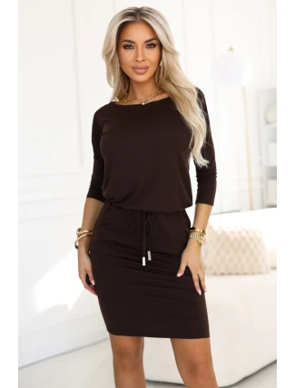 13-169 Sportovní midi šaty s kapsami a zavazováním v pase - čokoládově hnědé