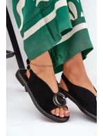 Elegantní Dámské Sandály S Zlatou Ozdobou Na Plochém Podpatku Černé S.Barski KV27-053 Elegantní Dámské Sandály S Zlatou Ozdobou Na Plochém Podpatku Černé S.Barski KV27-053