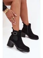 Dámské kotníkové boty Melara na sloupku s ozdobnou přezkou – černé Dámské kotníkové boty Melara na sloupku s ozdobnou přezkou – černé