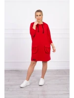 Šaty s kapucí v červené barvě
