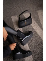 Lakýrované dámské kotníkové boty na platformě a klínku, černé Wloedia