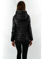 Černá prošívaná dámská bunda s kapucí (B9561) Černá prošívaná dámská bunda s kapucí (B9561)