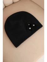 Dámská čepice s ozdobnými chlupatými květinami elegantní černá