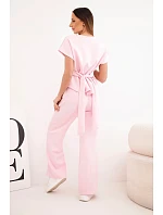 Dámský komplet z jemného lesklého materiálu s halenkou s krátkým rukávem a širokými nohavicemi bonbónově růžová