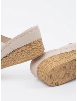 Zajímavé dámské  nazouváky hnědé na klínku