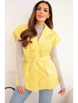 Dámská prošívaná vesta s páskem a širokým límcem žlutá