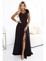 643-10 Elegantní večerní maxi šaty s rozparkem a růžemi – čokoládově hnědé