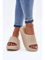 Dámské pěnové pantofle na platformě – béžové