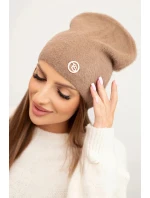 Dámská klasická čepice z alpaky s dekorativní destičkou fango Dámská klasická čepice z alpaky s dekorativní destičkou fango