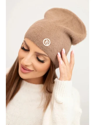 Dámská klasická čepice z alpaky s dekorativní destičkou fango Dámská klasická čepice z alpaky s dekorativní destičkou fango