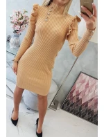Přiléhavé svetrové šaty s knoflíky béžové barvy