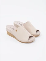 Zajímavé dámské  nazouváky hnědé na klínku