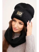 Dámská polarová souprava čepice a šála s ozdobnou nášivkou černý