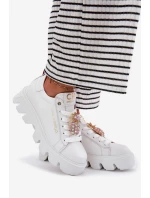 Kožené tenisky s ozdobnou broží ananas CheBello 4651 bílé