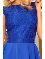 Dámské šaty v chrpové barvě s krajkou model 5917654 Dámské šaty v chrpové barvě s krajkou model 5917654