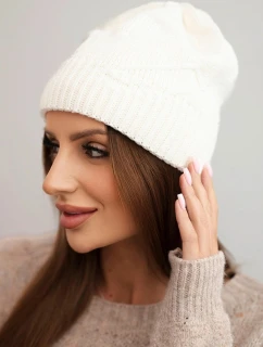 Dámská zimní čepice z vlny s proužkovaným vzorem K471 ecru