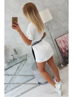 Šaty s ozdobným páskem bílé Šaty s ozdobným páskem bílé