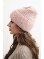 Dámská zimní čepice z huňaté pleteniny a s elegantním knoflíkem pudrově růžová