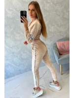 Velurová souprava s nápisem Queen beige