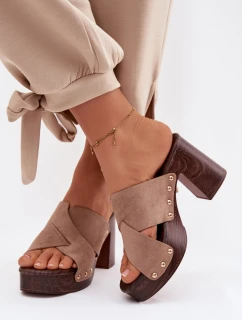 Dámské sandály na podpatku se zlatými přezkami tmavě béžové Nerelle