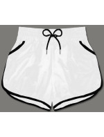 Bílé dámské šortky s kontrastní lemovkou (8K208-1)