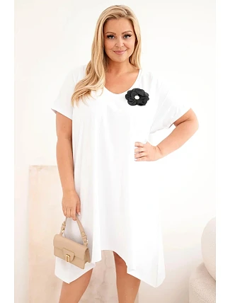 Dámské bavlněné šaty Plus Size s broží a výstřihem bílá Dámské bavlněné šaty Plus Size s broží a výstřihem bílá