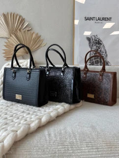 Kabelka s reliéfním vzorem NOBO BAG6150-020 Černá