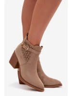 Dámské perforované kotníkové boty na podpatku s perforovaným vzorem a zlatým přezkou Béžové Deloriah